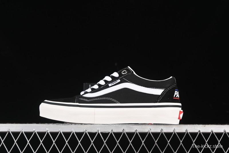 Vans Old Skool Low-Top Retro Skate Shoes in Black & White - VN0A5KRXBA2
