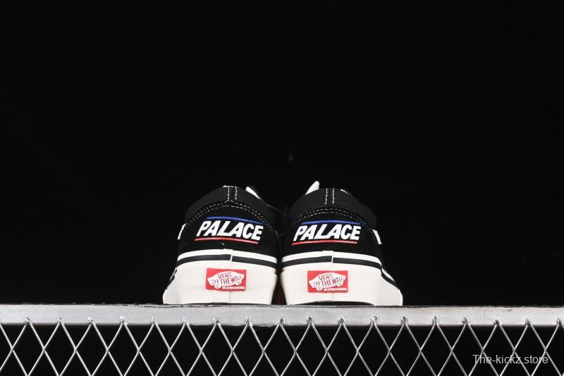 Vans Old Skool Low-Top Retro Skate Shoes in Black & White - VN0A5KRXBA2