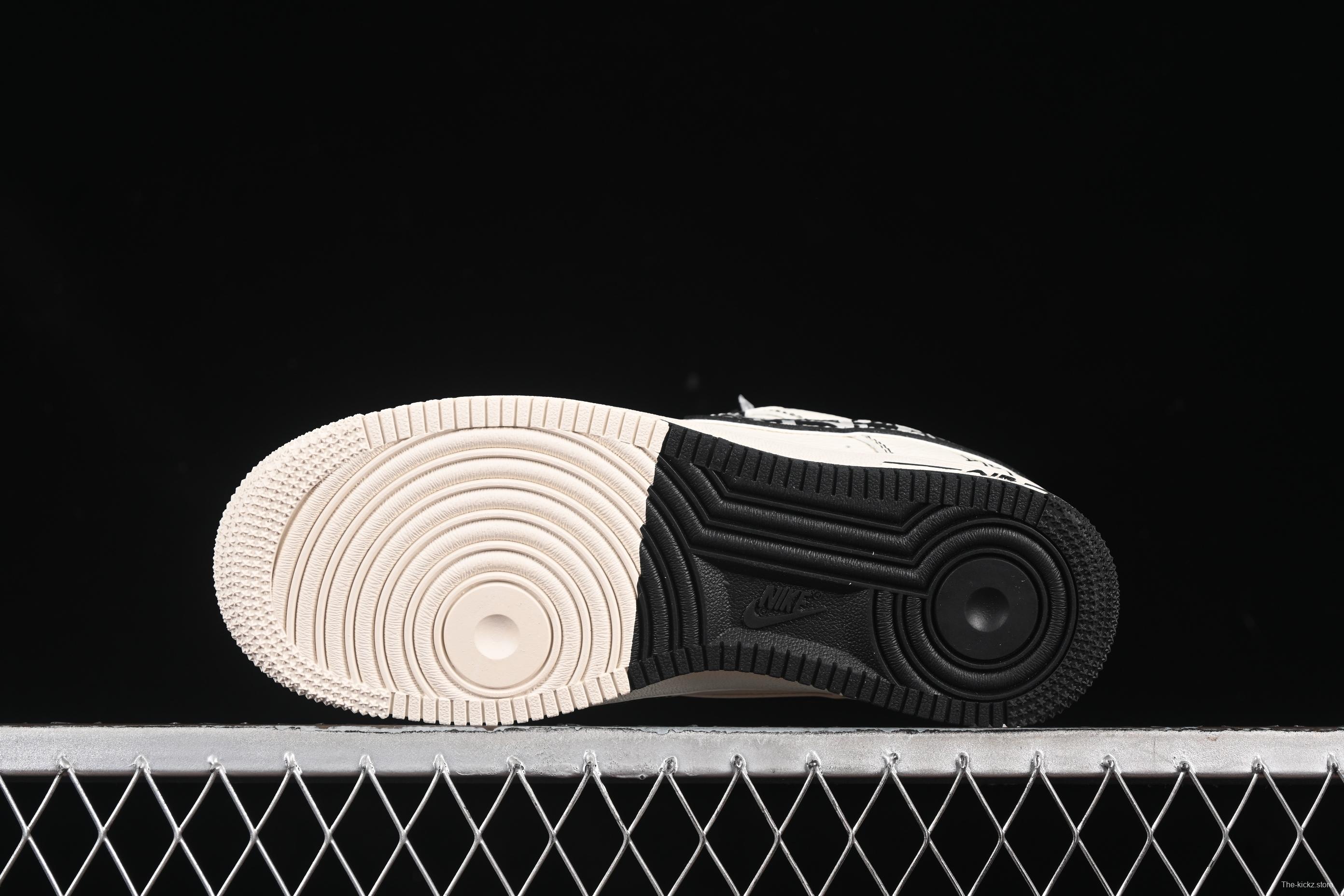 Nike Air Force 1 '07 Low Dior Collaboration Two-Tone Dior Swoosh Casual Sneakers - XS1958-544