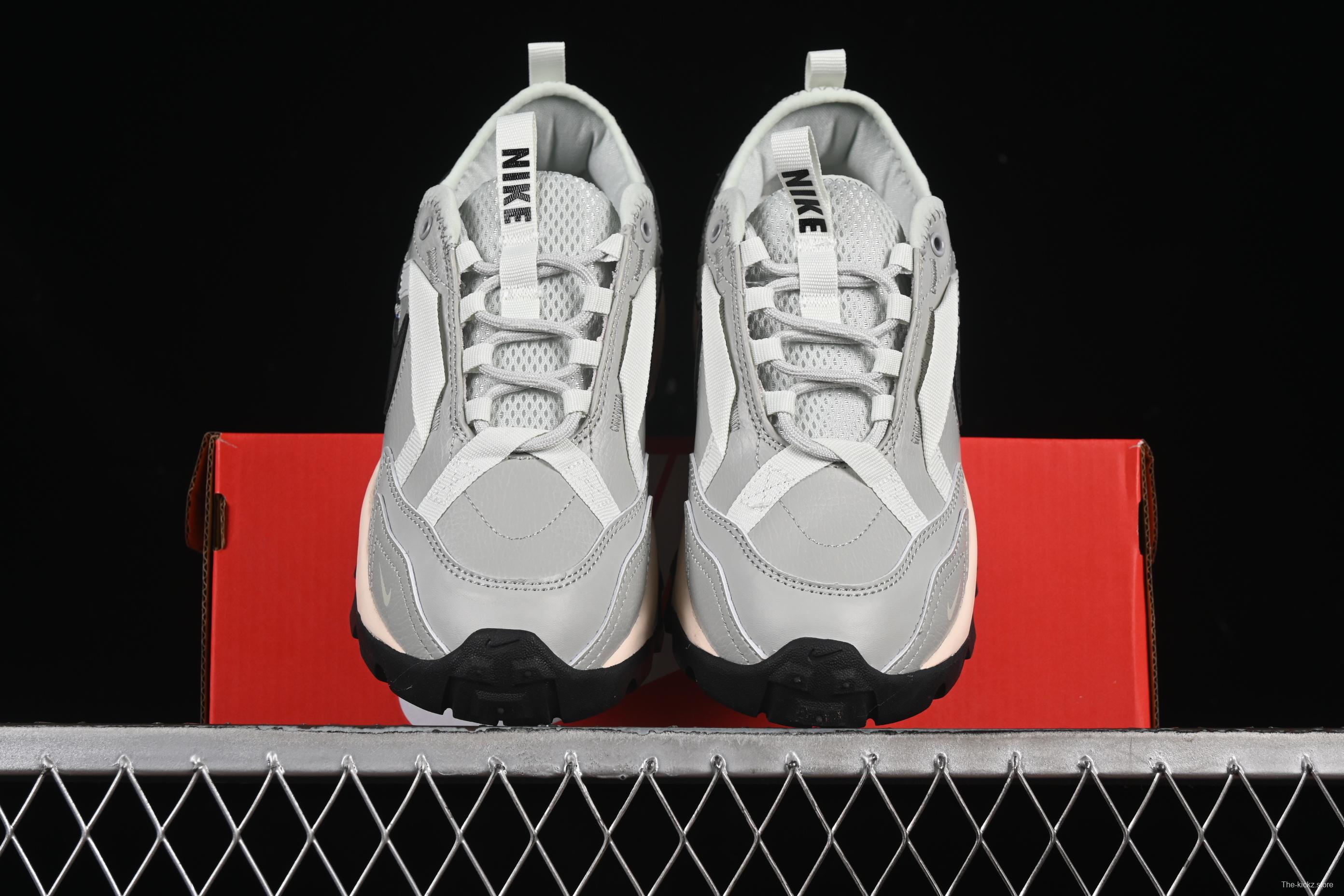 Nike TC 7900 Retro Chunky Sneakers with Reflective Swoosh and Cushioned Sole - DD9682-004