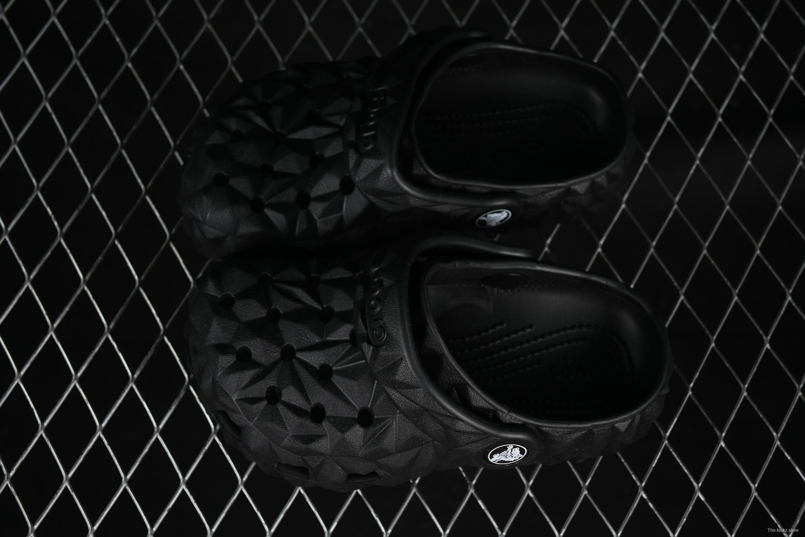 Crocs Classic Clog Kids Lightweight Slip-Resistant Clog with Ventilation Holes - B.D4