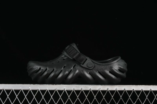 Crocs Classic Clog Slip-On Beach Sandals with Ventilation Holes - B.D4