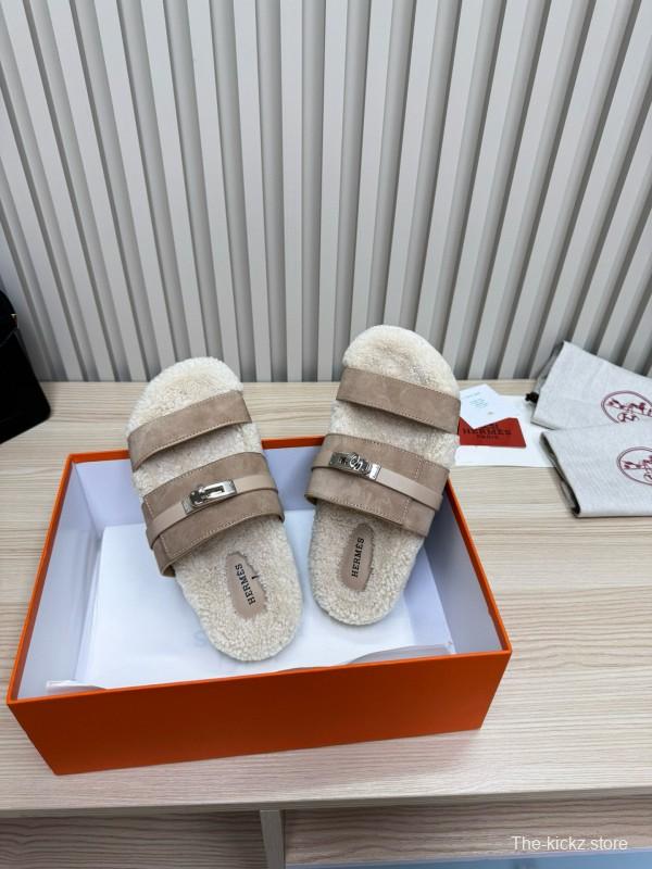 2024 Slippers Hermès Beige Shearling Leather Slippers