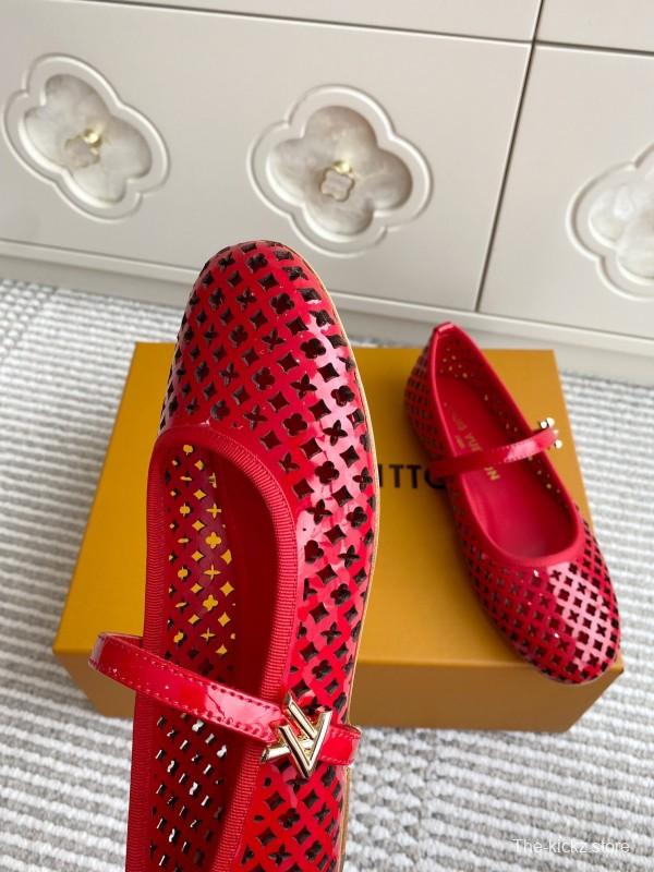 2025 Women Louis Vuitton Red Patent Leather Ballet Flats KFY00310