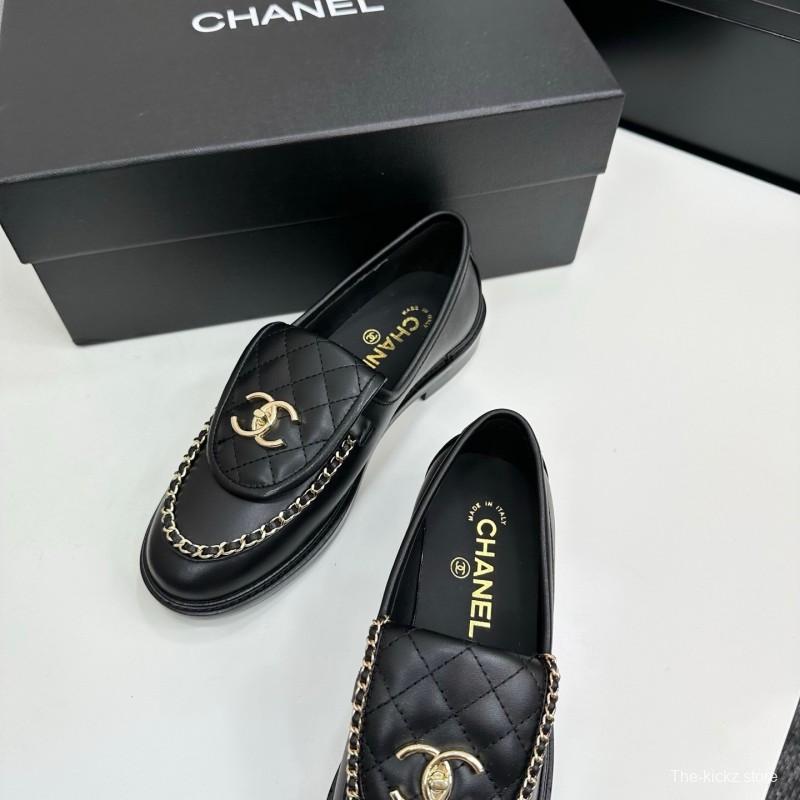 Chanel Classic Flap Chain CC Loafers with Buckle Closure - LY00320