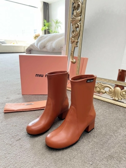 Miu Miu Fall/Winter 2025 Runway Dreamy Night City Heels - LY00290