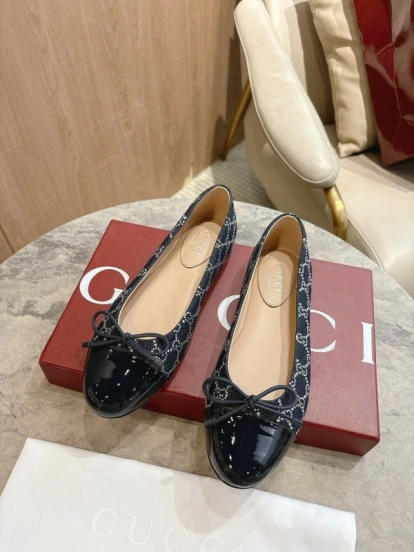 Gucci Women's Ballet Flats with Shiny GG Denim and Leather Bow - LY00330