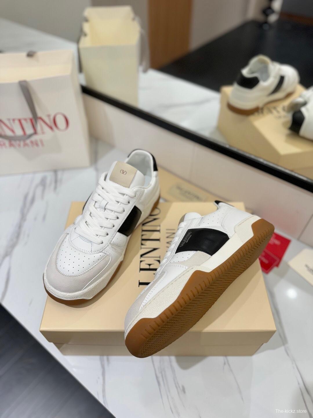 VALENTINO 2025 SS Casual Sneakers with Large V Hook-and-Loop Closure - AS00370