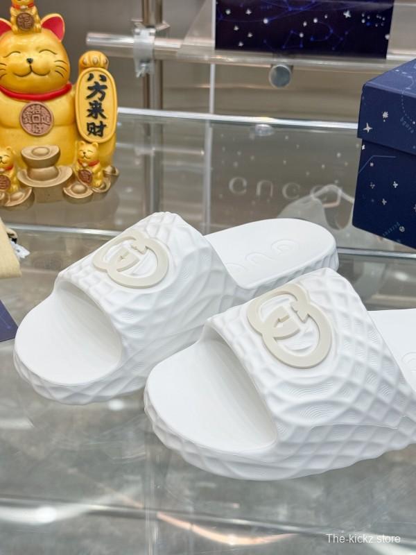 Gucci Lido Interlocking G Textured Rubber Sandals for Men - AS00170